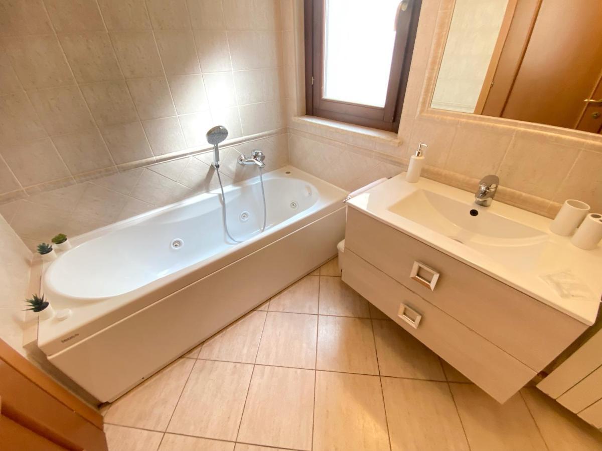 Sunset Escape Apartment - Panoramic Terrace Φιουμιτσίνο Εξωτερικό φωτογραφία