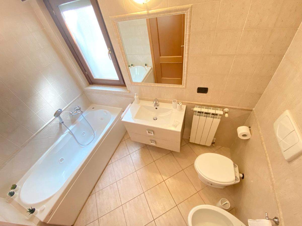 Sunset Escape Apartment - Panoramic Terrace Φιουμιτσίνο Εξωτερικό φωτογραφία